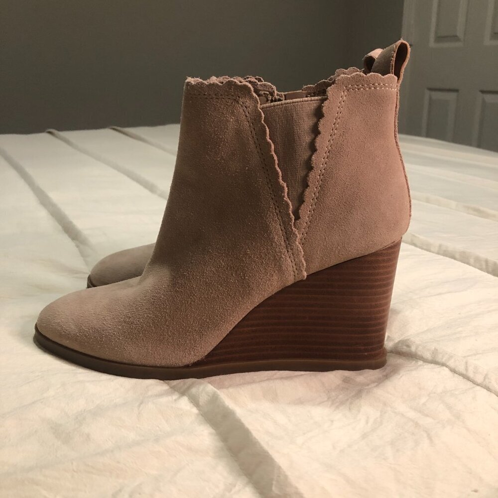Copper Key brand new Lacey suede scalloped‎ edge wedge booties 9.5 - never worn